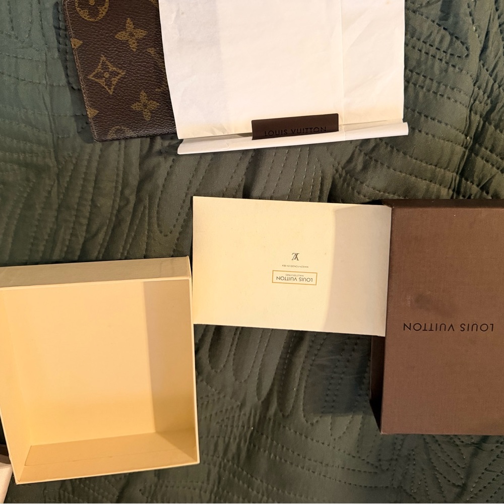 Louis Vuitton ID card holder - Picture 10 of 10